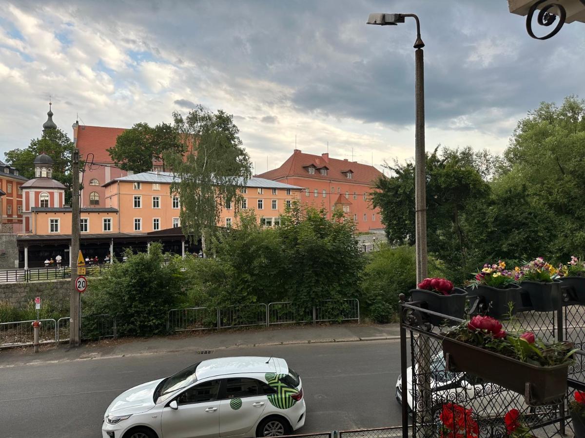 Apartament Przy Cieplickich Tezniach Jelenia Góra Eksteriør billede